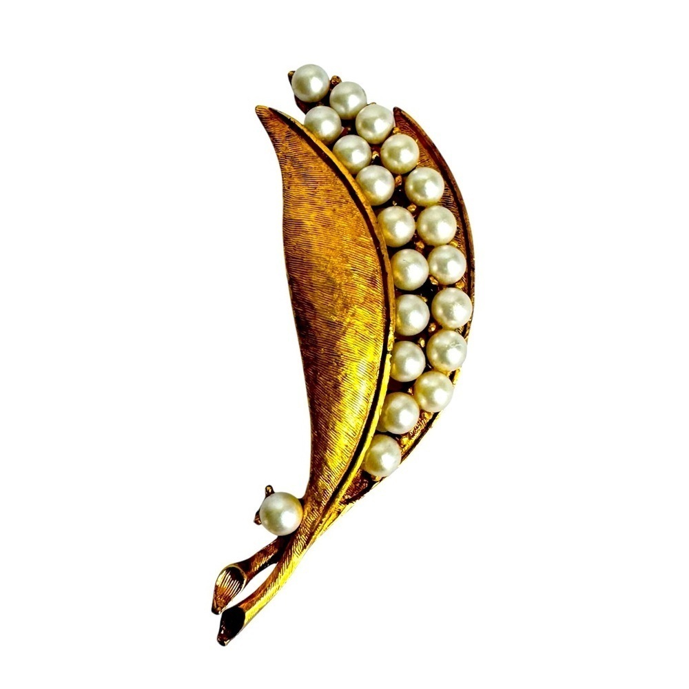 Vintage Pea Pod Brooch Pearl Gold Tone Pin 60s Estate Piece Costume Jewelry